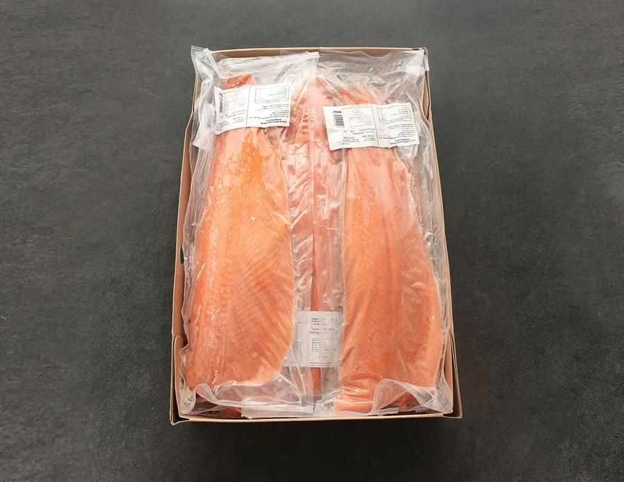 intipa Lachsfilet Frostfutter 1 kg VPE-Karton proteinreich