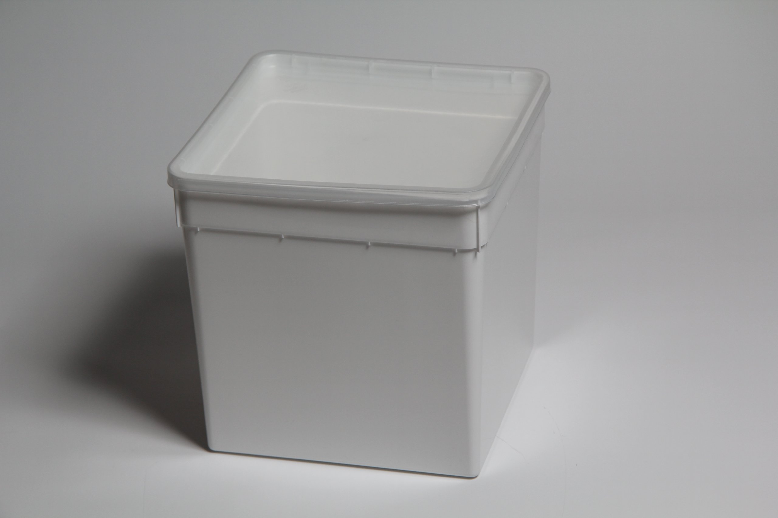 M&S Reptilien Kunststoffbox Box 18,5x18,5x19 cm hoch weiß